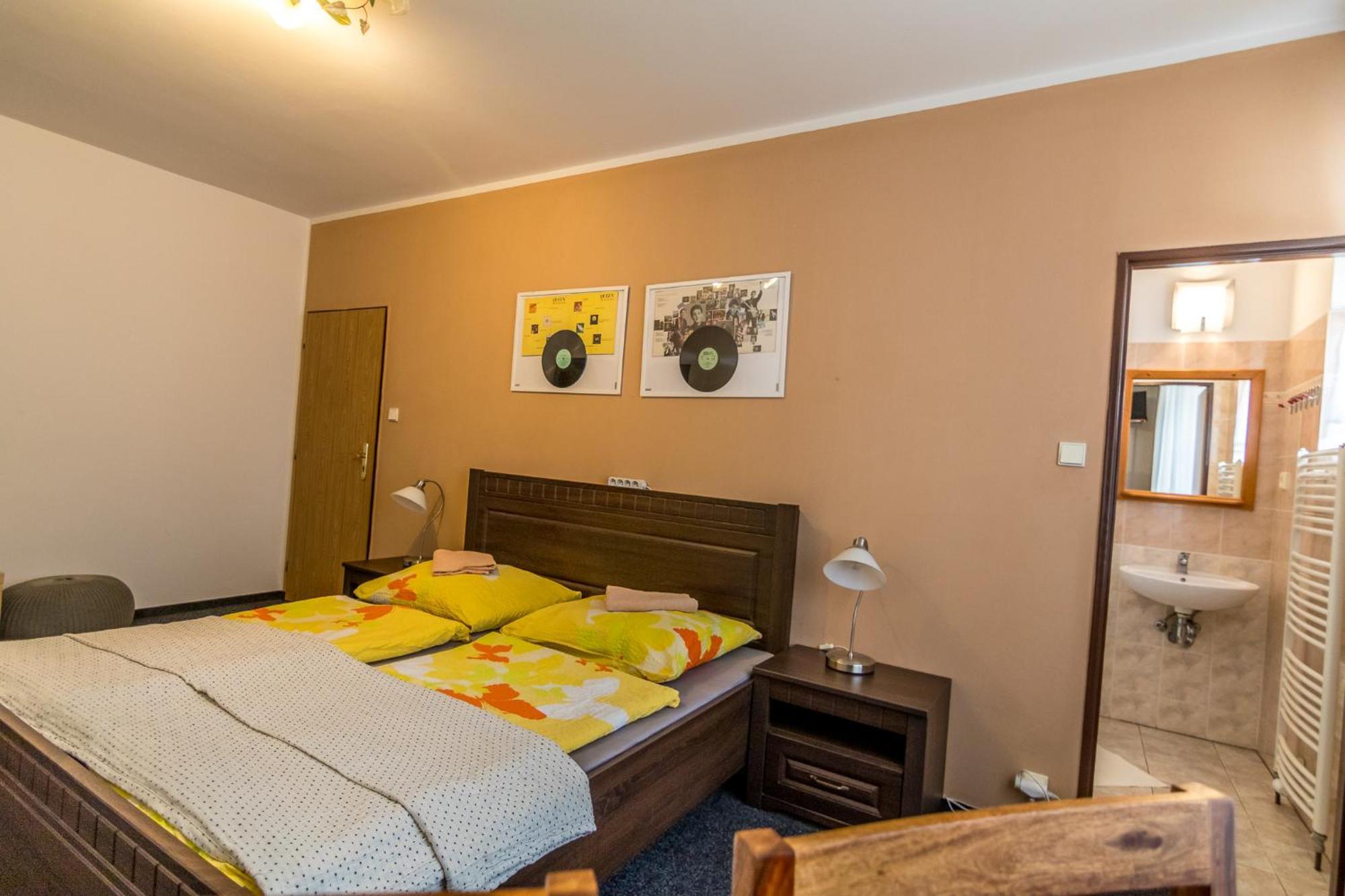 Penzion A Restaurace U Vladare Toužim Pokój zdjęcie